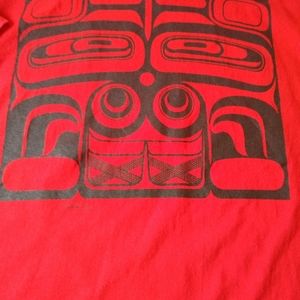 Totem Pole T-shirt Victoria Canada XL Red Black Artist Richard Hunt